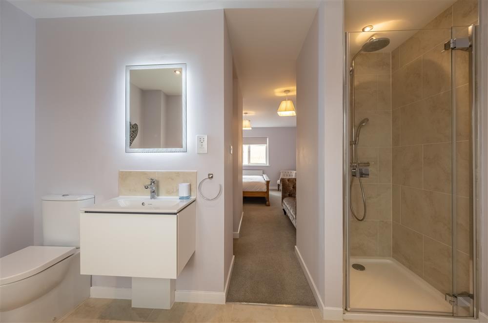 En-suite leading back to bedroom two at Field View, Sedgeford