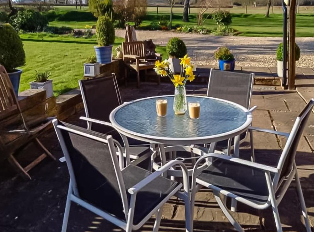 Sitting-out-area at Field View Snug in Wincanton, Somerset