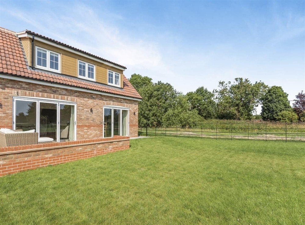 Exterior (photo 6) at Field View in South Kyme, near Boston, Lincolnshire