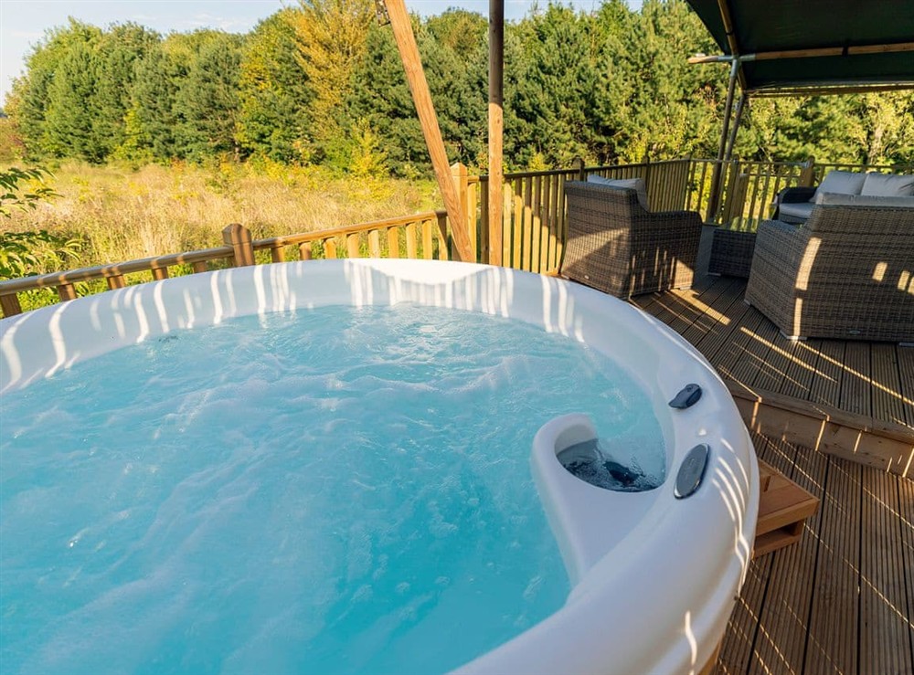 Hot tub at Fieldfare in Stanton-On-The-Wolds, Nottinghamshire
