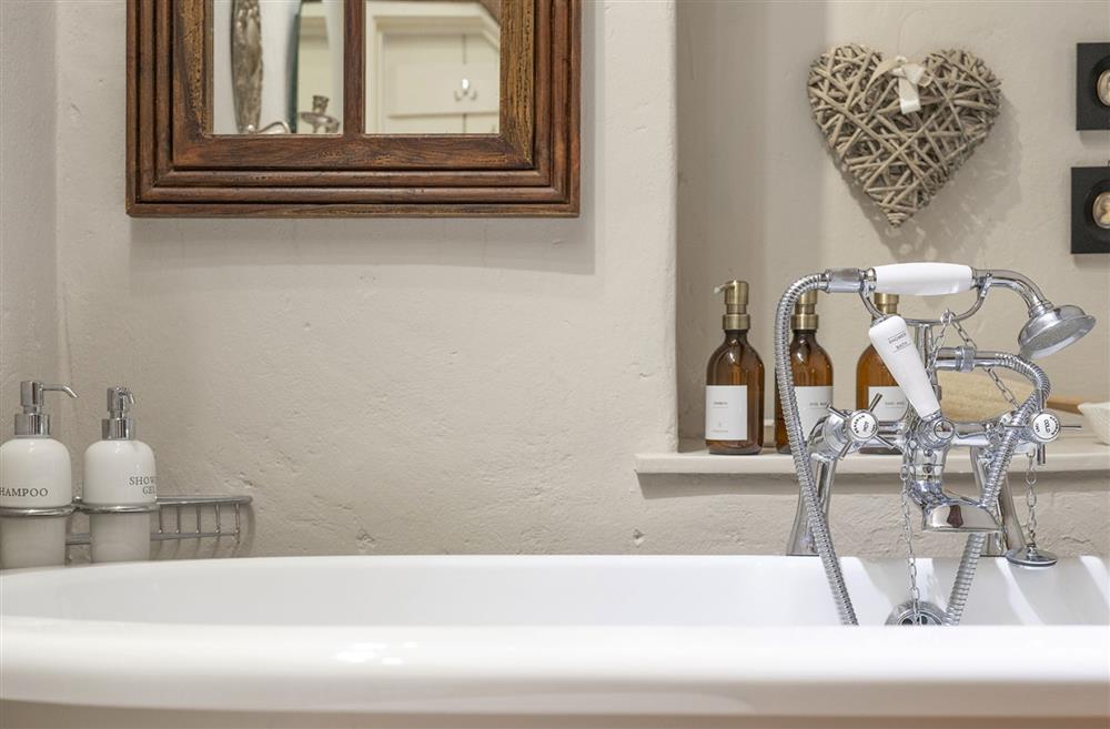 The free-standing bath with luxury toiletries