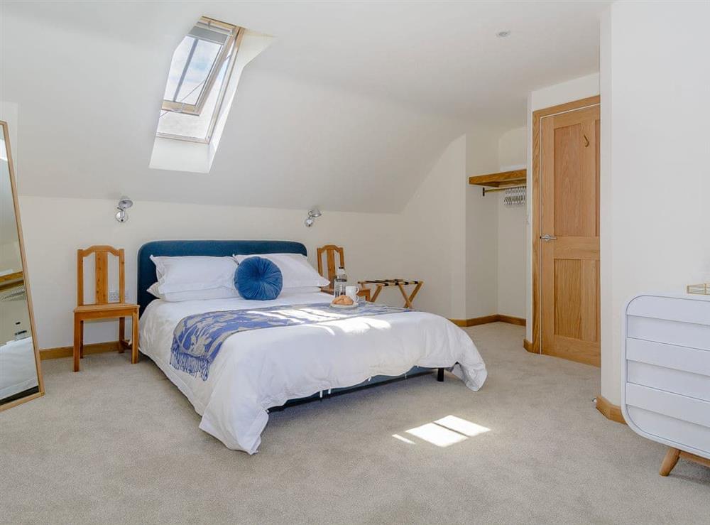 Spacious double bedroom at Finch Cottage in Fernborough, near Banbury, Warwickshire