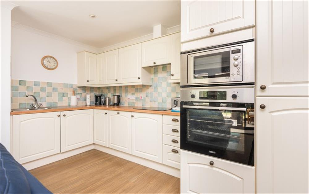 The fully fitted kitchen looks fresh and clean in the open planned living space. at Finders, 87 Keeper's Cottage in Maenporth