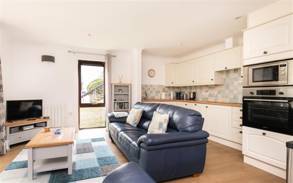 The living area benefits the additional side window at Finders, 87 Keeper's Cottage in Maenporth