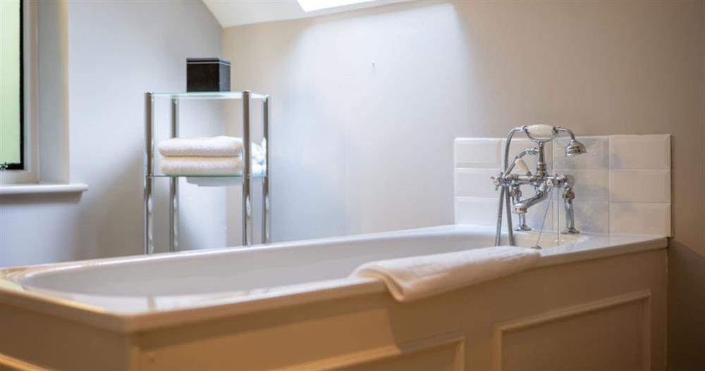 Standalone bath in Bedroom 1 ensuite at Fingle Bridge in Chagford