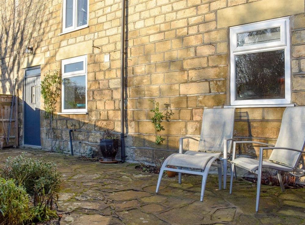 Sitting-out-area at Finlays Cottage in Pickering, North Yorkshire