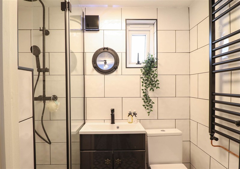 The bathroom at Fishermans Cottage, Prestatyn
