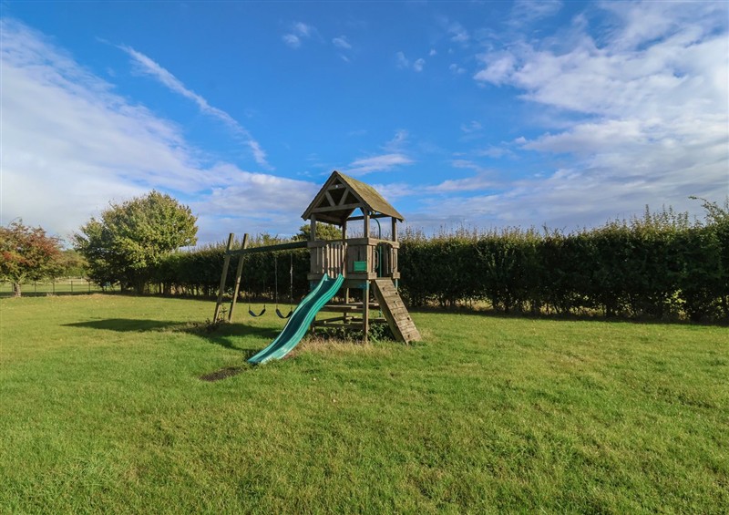 Enjoy the garden (photo 2) at Fishermans Rest, Ipswich