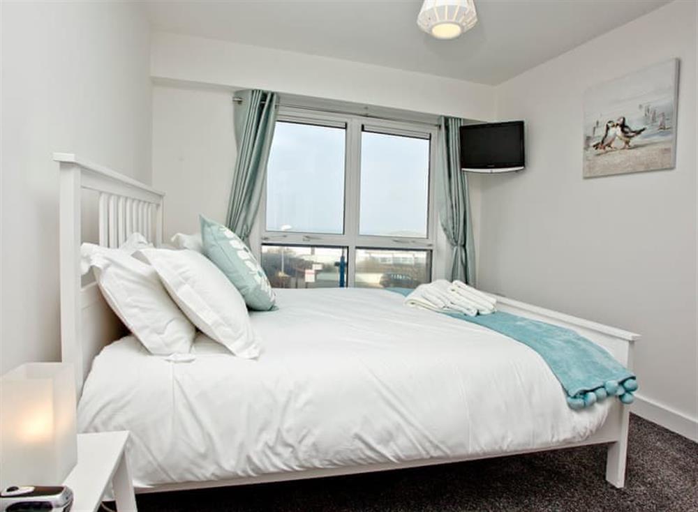 Spacious double bedroom at Fistral Escape, Ocean 1 in Newquay, Cornwall