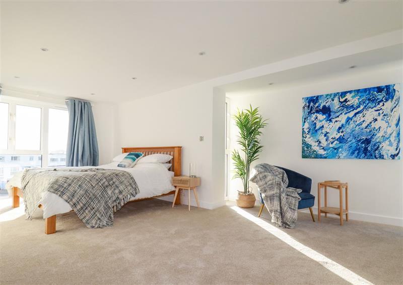 This is a bedroom at Fistral Retreat, Newquay