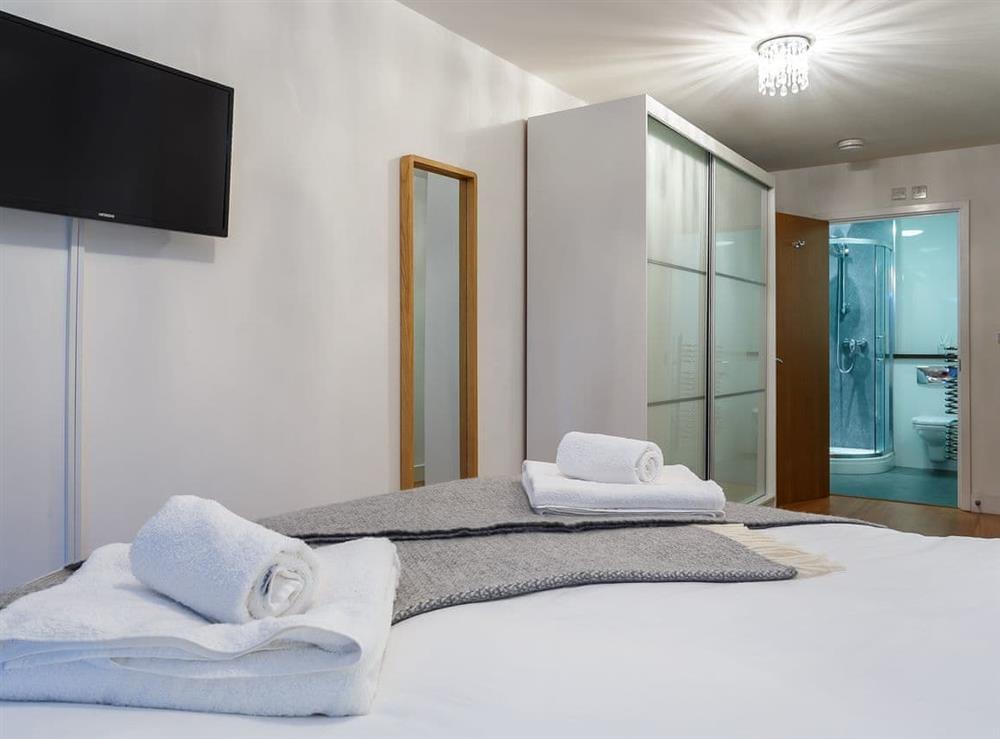 Comfortable double bedroom with en-suite (photo 3) at Fistral Waves in Newquay, Cornwall