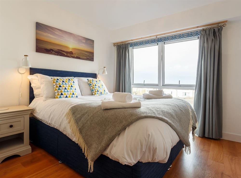 Comfortable double bedroom with en-suite at Fistral Waves in Newquay, Cornwall