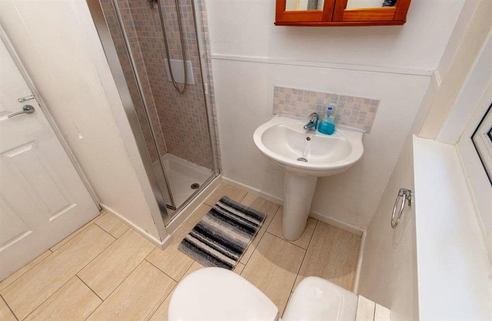 The bathroom at Five Bays View in Aberporth, Cardigan and Ceredigion, Dyfed