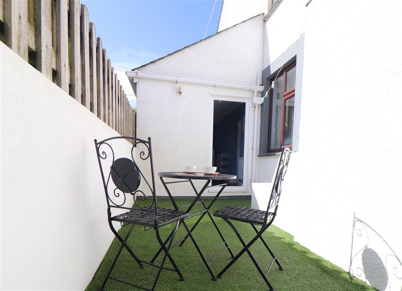 The garden at Flat 1 Niles Place, St Merryn