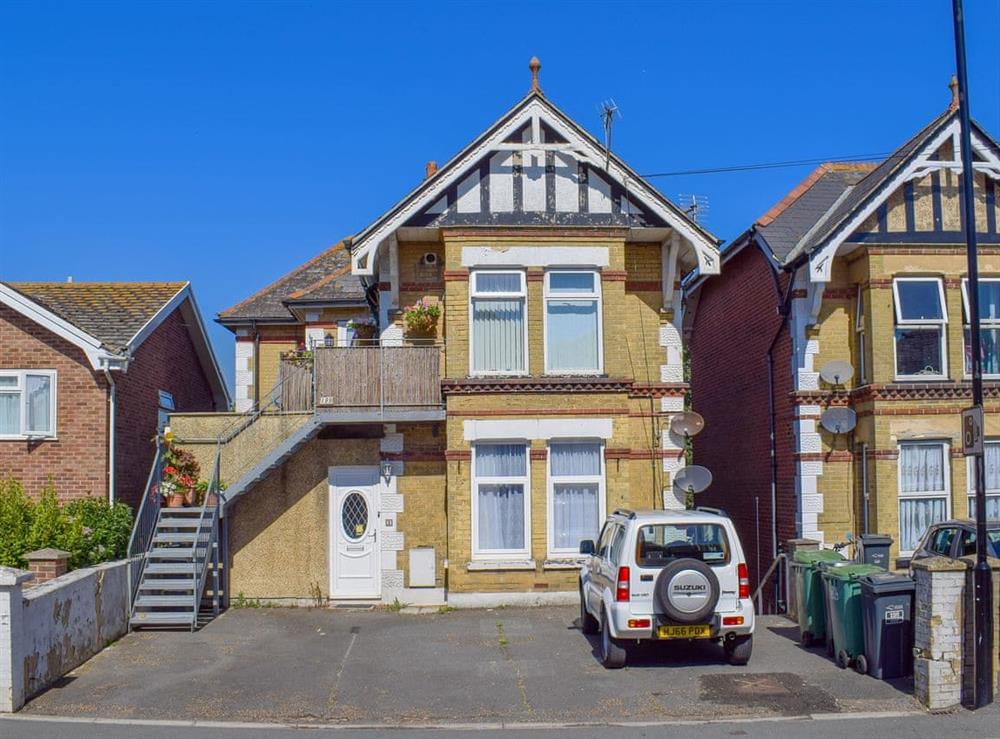 Lovely holiday apartment at Flat 1 Portman House in Shanklin, Isle of Wight