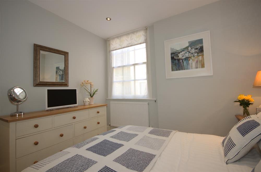 Double bedroom (photo 2) at Flat 2, 32 Newcomen Road in The Plaice, Dartmouth