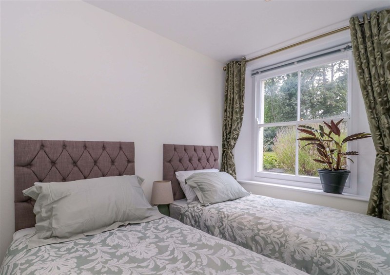 One of the 2 bedrooms at Flat 2 Battledown Grange, Cheltenham