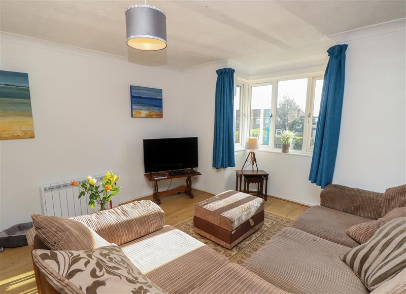 Enjoy the living room at Flat 2, Clifton Gardens, Southampton