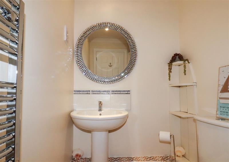 The bathroom (photo 2) at Flat 2, Porth near Newquay