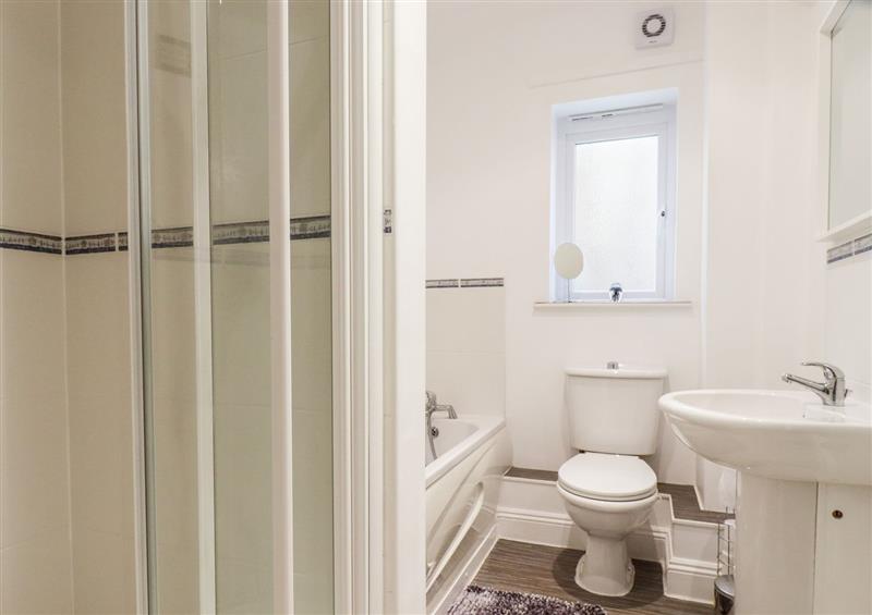 The bathroom at Flat 2, Porth near Newquay