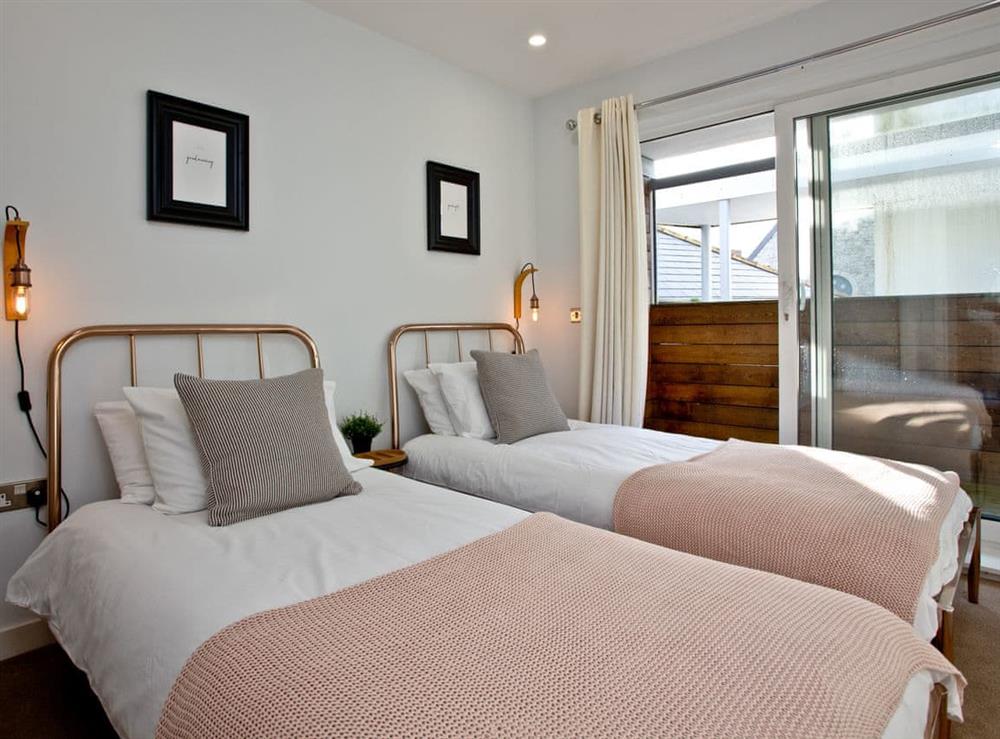 Comfortable twin bedroom at Flat 25, Crest Court in Newquay, Cornwall