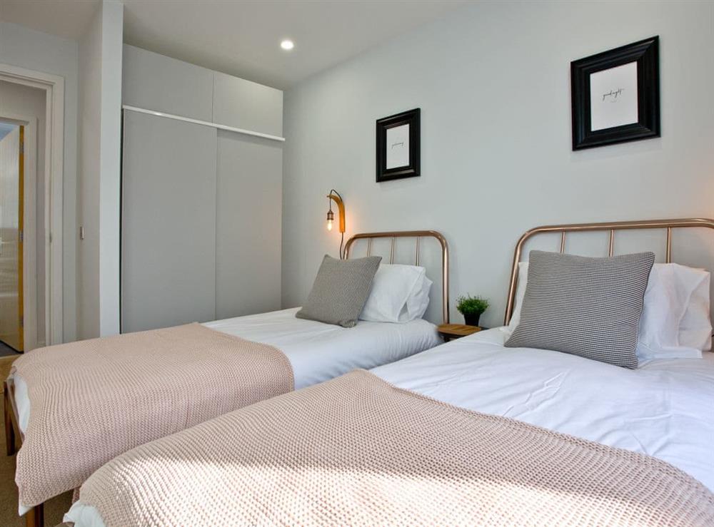 Good-sized twin bedroom at Flat 25, Crest Court in Newquay, Cornwall