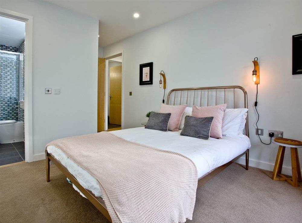 Peaceful en-suite double bedroom at Flat 25, Crest Court in Newquay, Cornwall