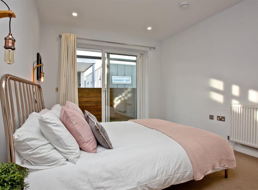 Relaxing en-suite double bedroom with balcony at Flat 25, Crest Court in Newquay, Cornwall