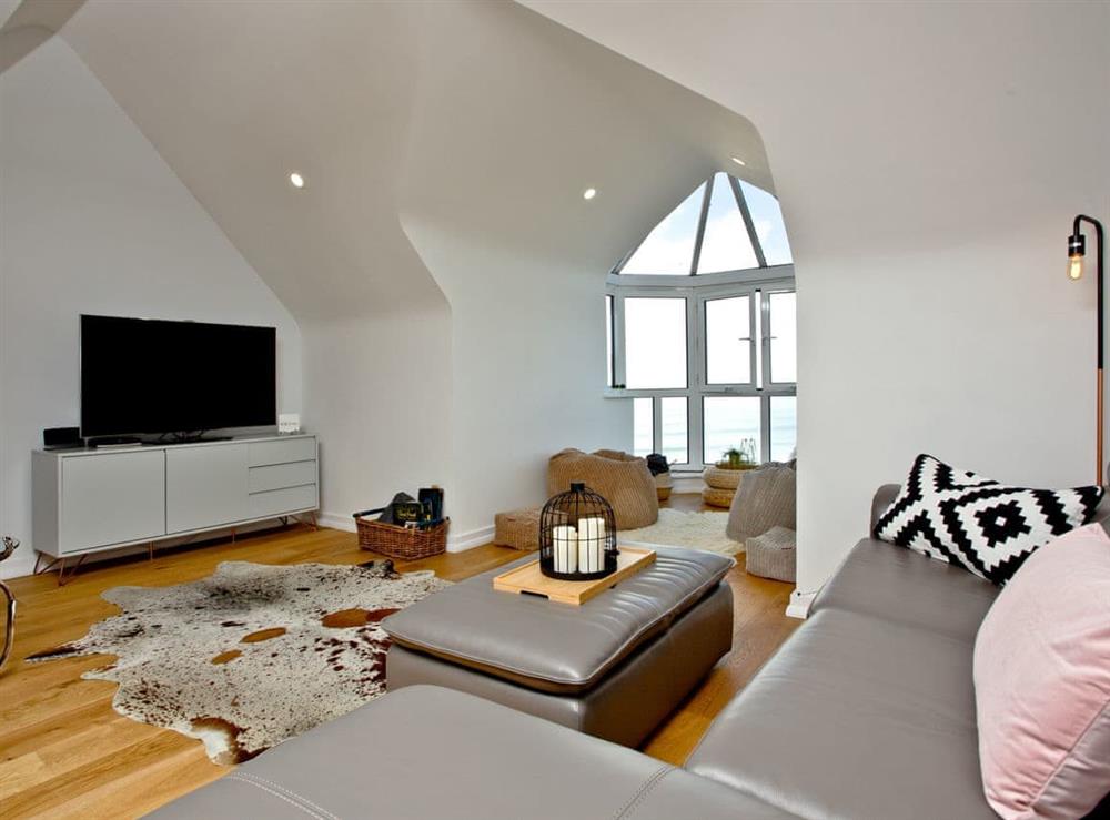 Welcoming living area at Flat 25, Crest Court in Newquay, Cornwall