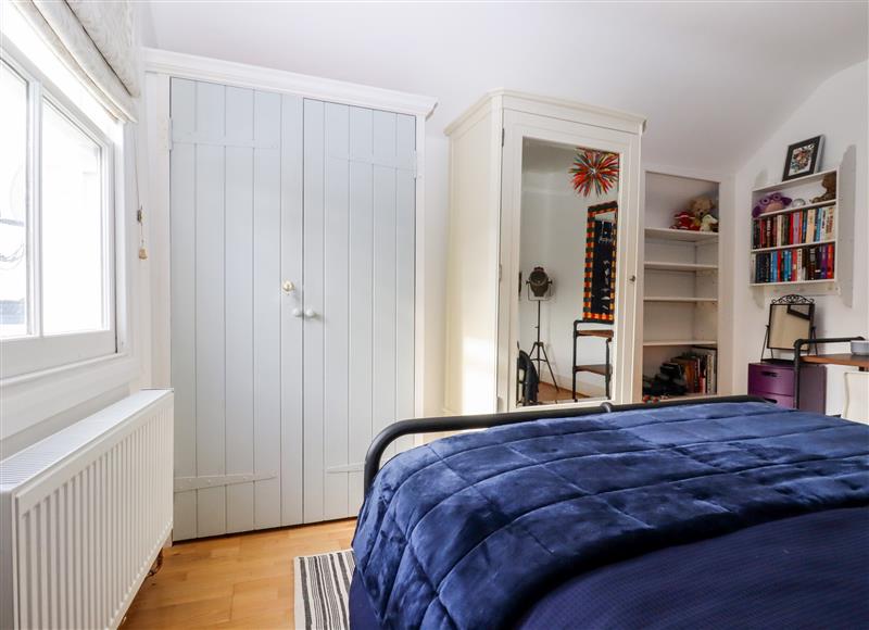 A bedroom in Flat 3, 34 Grove Hill Road at Flat 3, 34 Grove Hill Road, Royal Tunbridge Wells