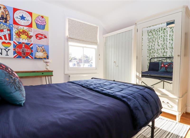 This is the bedroom at Flat 3, 34 Grove Hill Road, Royal Tunbridge Wells