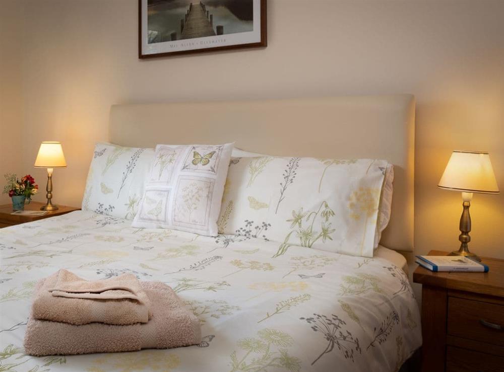 Double bedroom with en-suite at Flat 4, Lonsdale House in Keswick, Cumbria