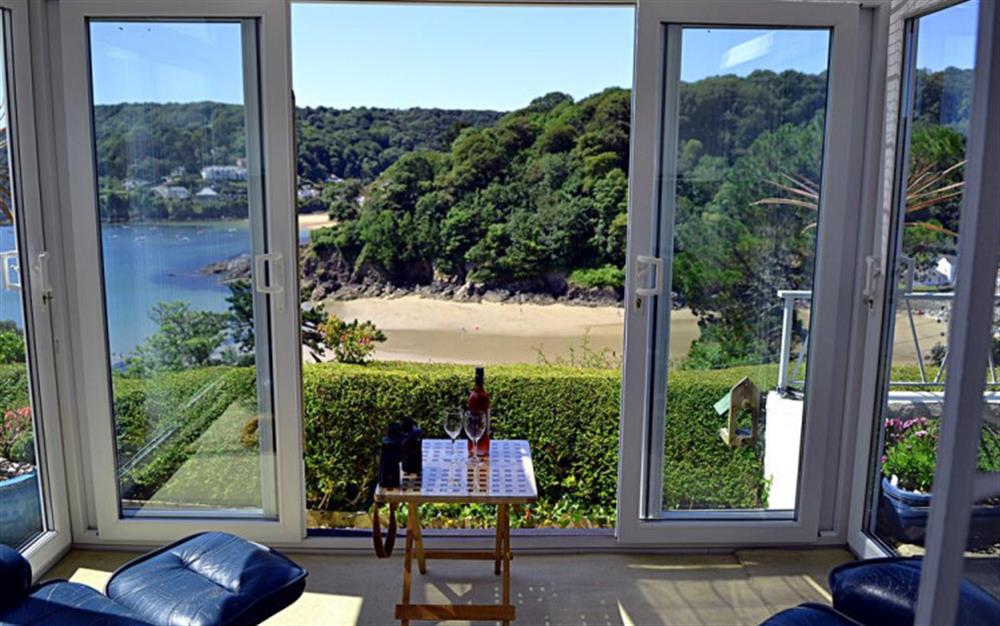 The Sun room overlooking the beach. at Flat 4, Sandhills House in Salcombe
