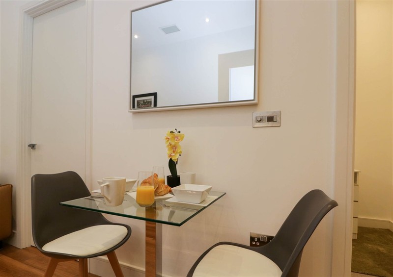 The living room (photo 2) at Flat 53, Slough