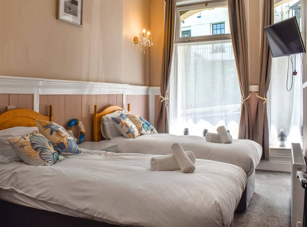 Twin bedroom at Flat 7 Clifton House in Ilfracombe, Devon