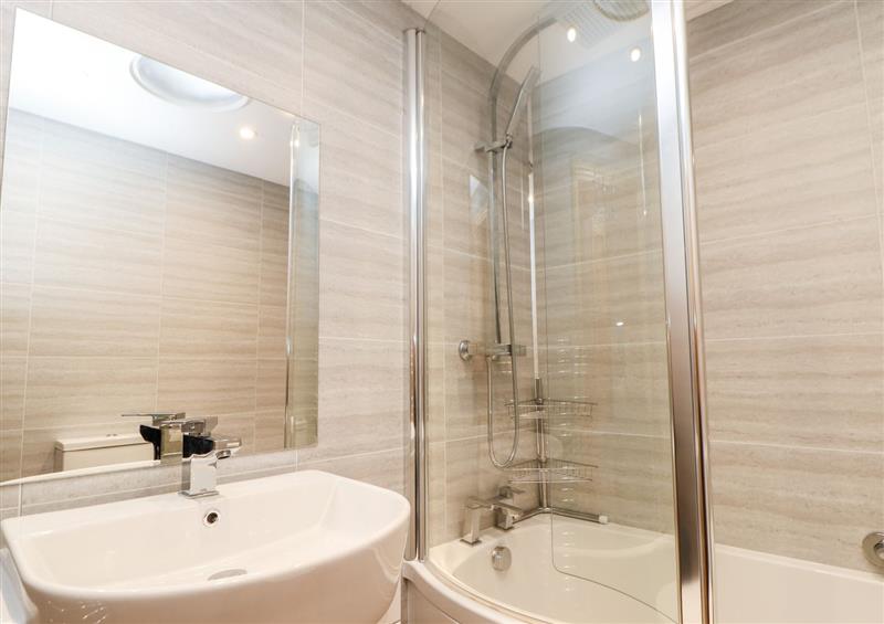 The bathroom at Flat Above 27, Bishop Auckland