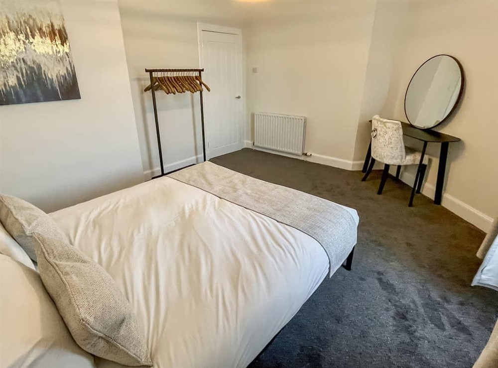 Double bedroom (photo 2) at Flat C @ FourQueenStreet in Dundee, Angus
