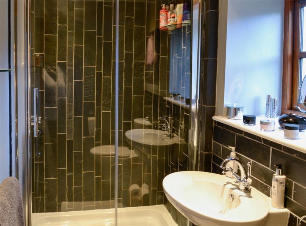 En-suite shower room at Flatts Barn in Hebden, near Grassington, North Yorkshire