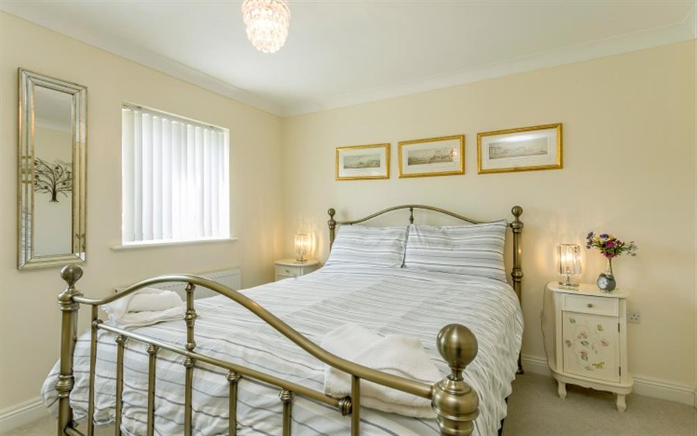 Bedroom 1 with Kingsize bed at Fledglings in Seaton
