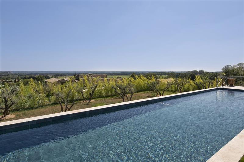 Swimming pool (photo 2) at Fleurs De Provence, Avignon, France