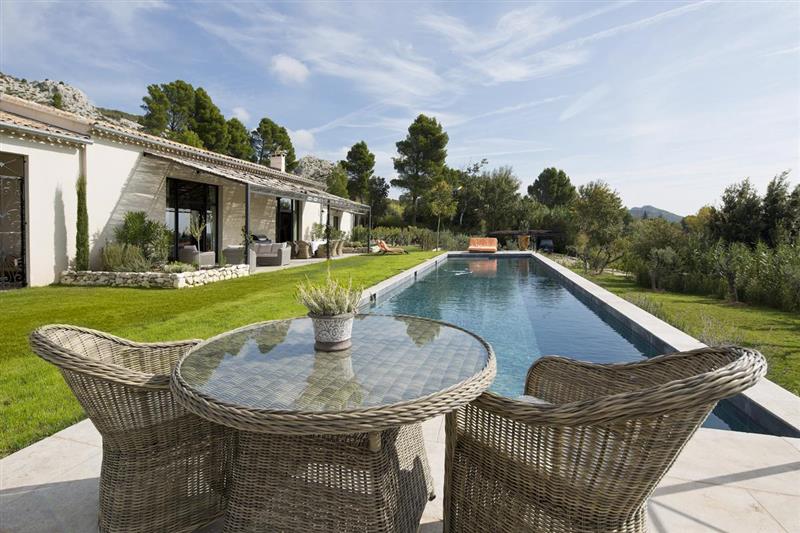 The pool and garden at Fleurs De Provence, Avignon, France