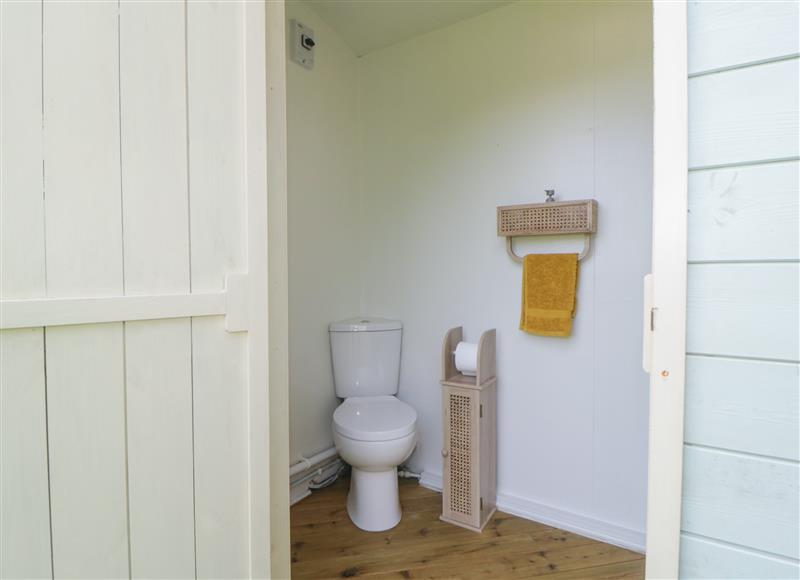 The bathroom at Floras Hut, Liskeard