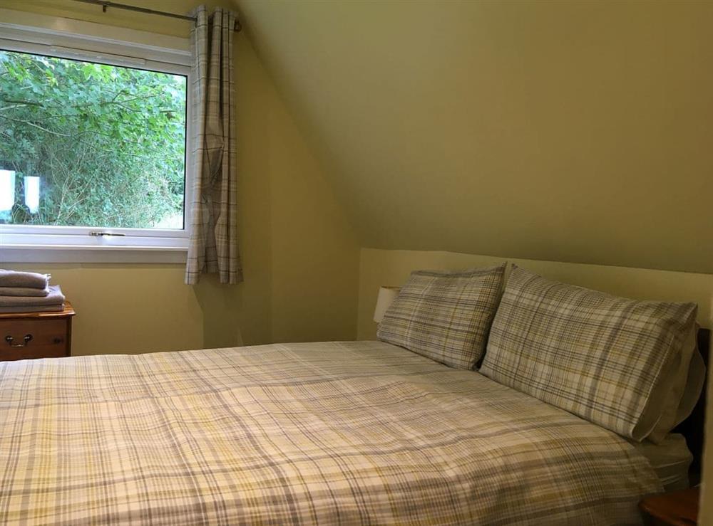 Welcoming double bedroom at Thistle Lodge, 