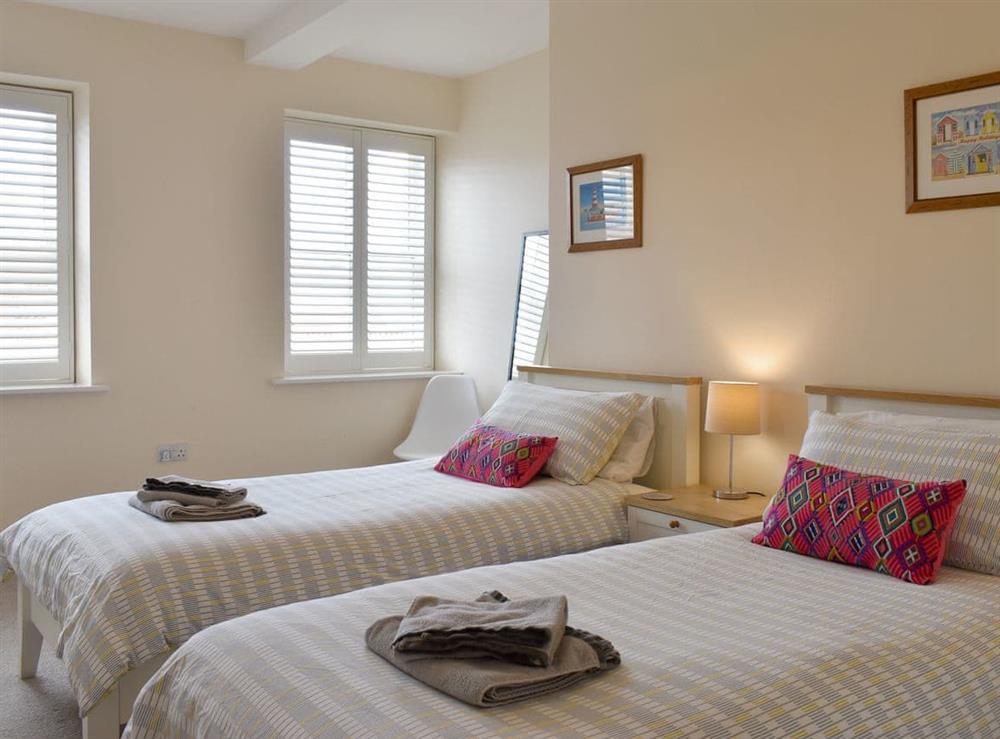 Comfortable twin bedroom at Flowergate House in Whitby, North Yorkshire