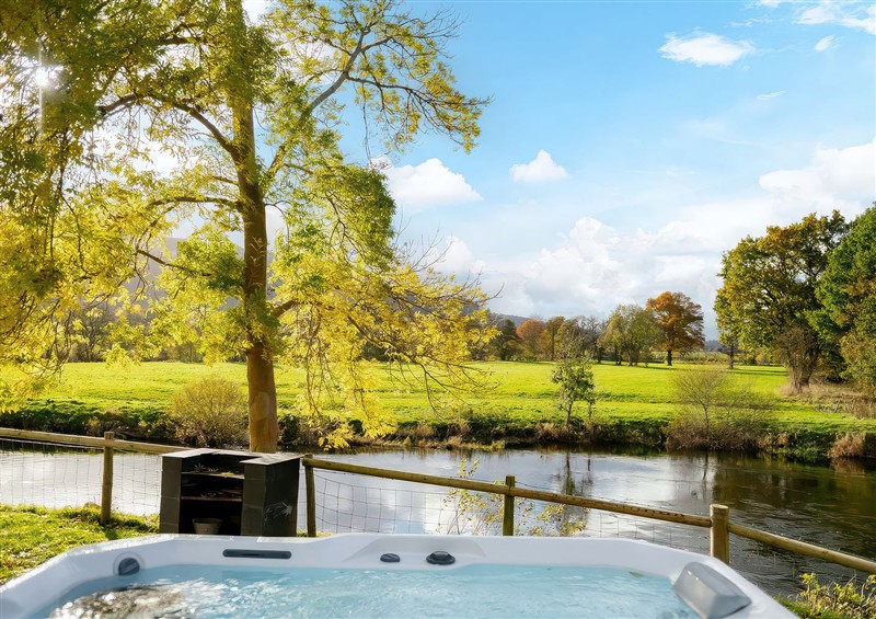 The hot tub at Flyfishers Cottage, Llandrillo