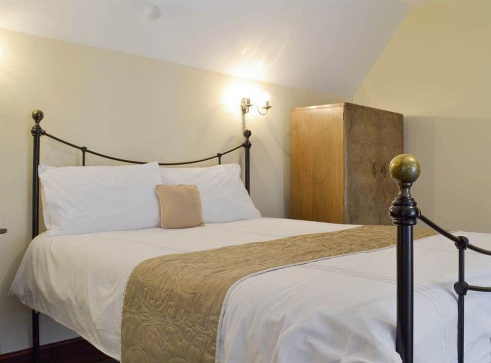 Relaxing en-suite double bedroom at Foremark Threshing Barn, 