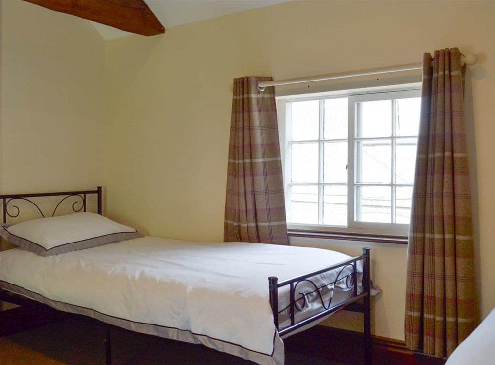 Comfortable twin bedroom at Repton Cottage, 