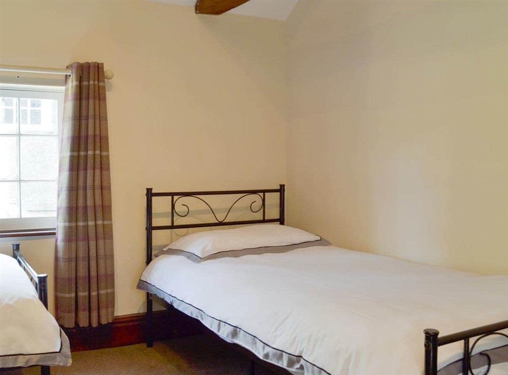 Good-sized twin bedroom at Repton Cottage, 