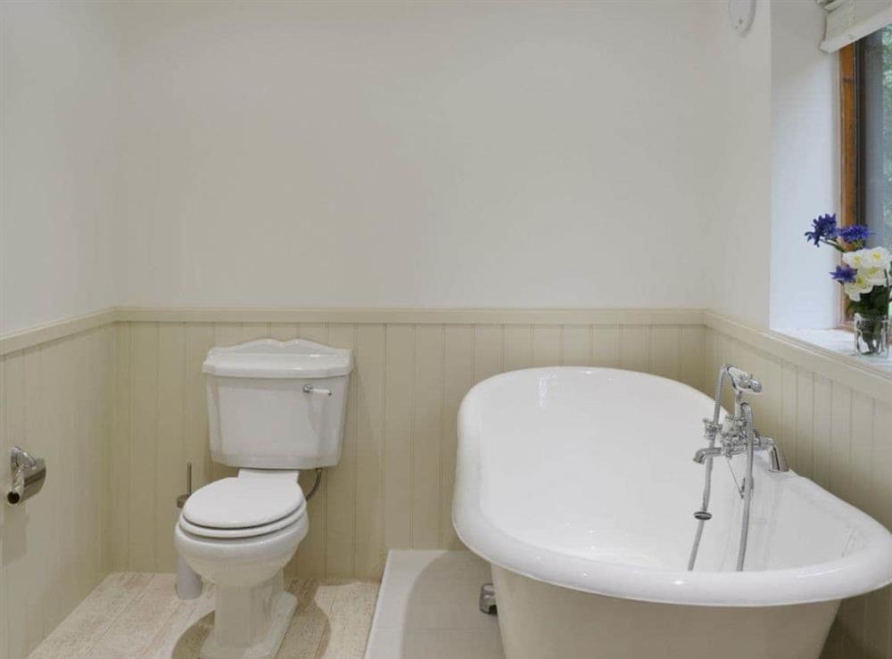 Luxurious en-suite bathroom at Forest Cottage in Northwold, Norfolk