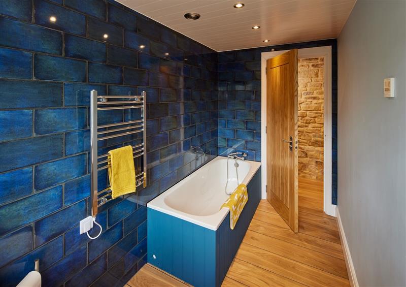 The bathroom at Forest Farm Cottage, Balcombe